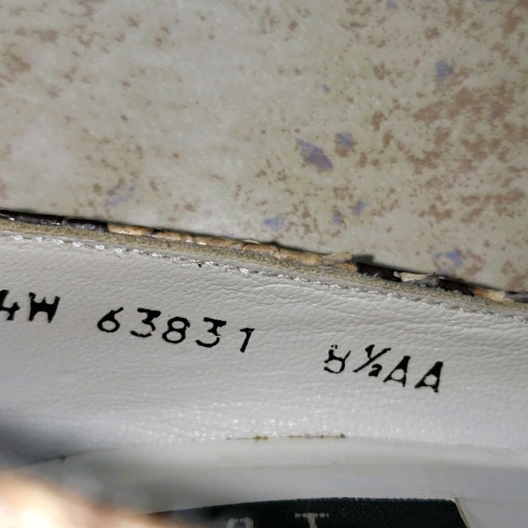 Stuart Weitzman Snake Skin Pumps size 8.5AA/Narrow - Picture 8 of 10